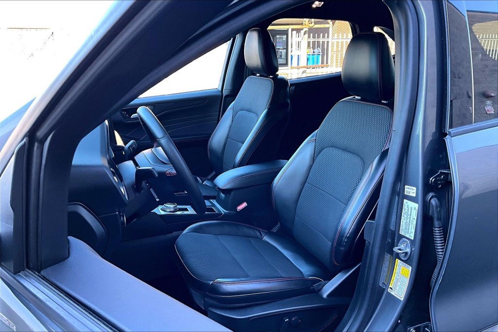 Used 2023 Ford Escape ST-Line w/ Tech Pack #1 AWD/4WD image 23
