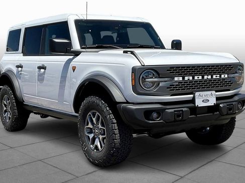 New 2025 Ford Bronco Badlands image 2