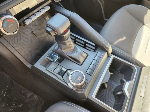 Used 2024 Toyota Tacoma TRD Sport AWD/4WD image 28