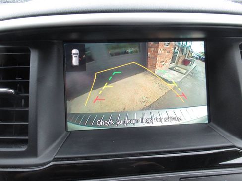 Used 2020 Nissan Pathfinder SV AWD/4WD image 25