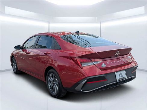 Used 2025 Hyundai Elantra Blue image 5