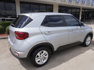 Used 2022 Hyundai Venue SE w/ Cargo Package video 1