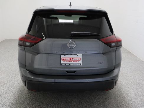 Used 2024 Nissan Rogue SV FWD image 8