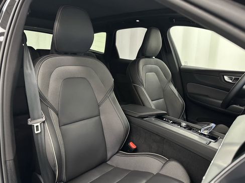 Used 2025 Volvo XC60 B5 Ultra w/ Climate Package AWD/4WD image 19