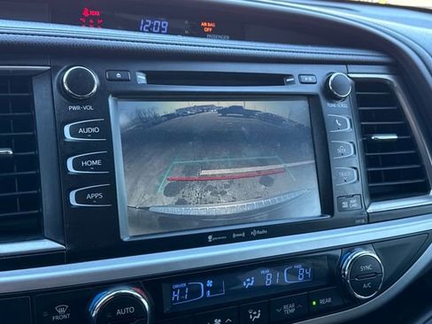 Used 2018 Toyota Highlander XLE image 20