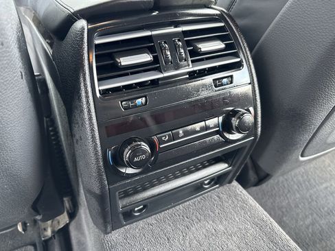 Used 2015 BMW 750i image 30