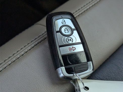 Used 2023 Ford Bronco Wildtrak image 29