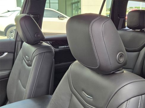 Used 2024 Cadillac XT6 Premium Luxury w/ Technology Package FWD image 11