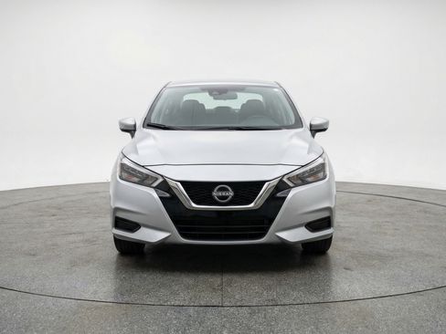 Used 2025 Nissan Versa SV FWD image 2