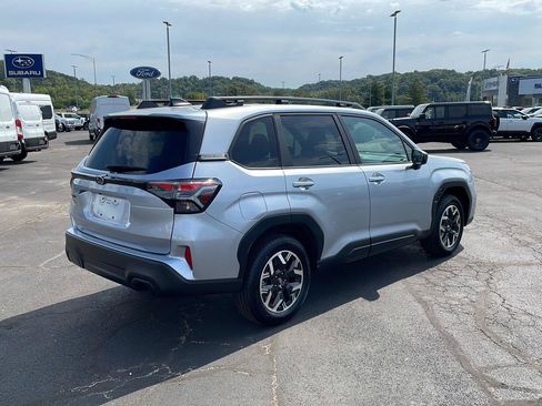 Used 2026 Subaru Forester Premium AWD/4WD image 5