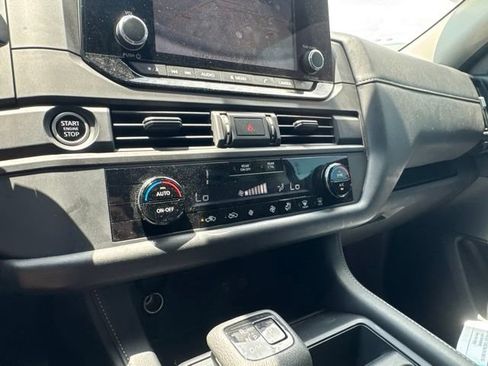 Used 2024 Nissan Pathfinder S AWD/4WD image 11