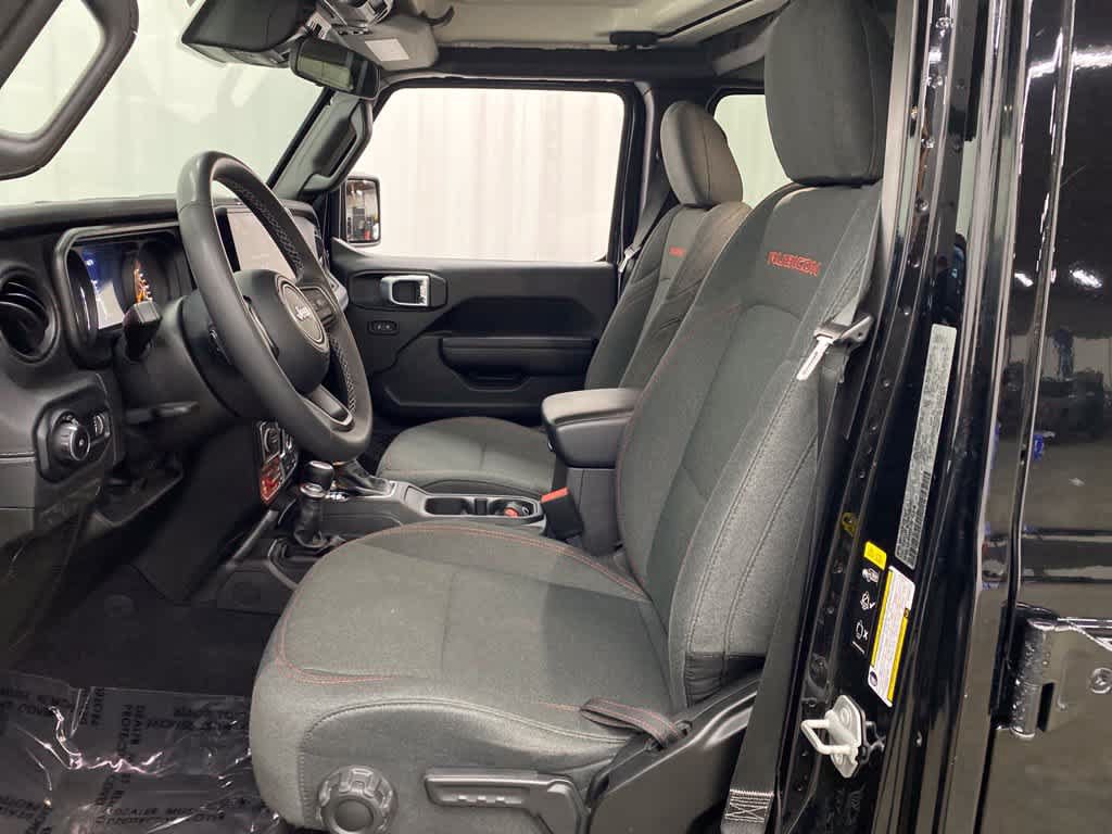 Used 2025 Jeep Wrangler Unlimited Rubicon AWD/4WD image 13
