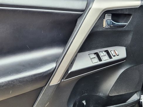 Used 2018 Toyota RAV4 XLE image 19