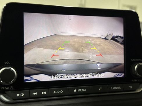Used 2024 Nissan Rogue SV FWD image 15