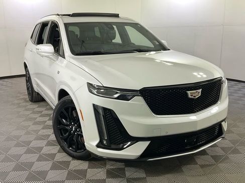 Used 2023 Cadillac XT6 Sport w/ Technology Package image 39