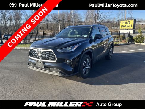 Certified 2024 Toyota Highlander XLE image 1