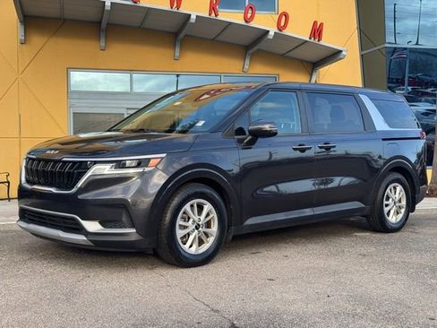 Used 2022 Kia Carnival LX image 2