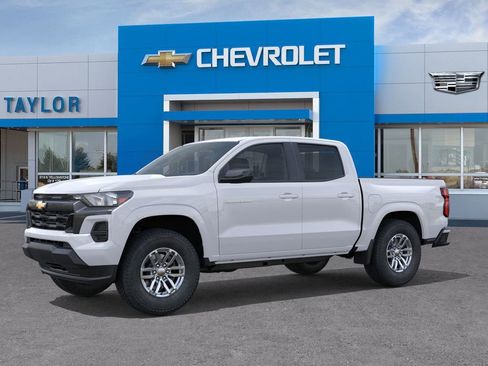 Used 2024 Chevrolet Colorado LT RWD image 2