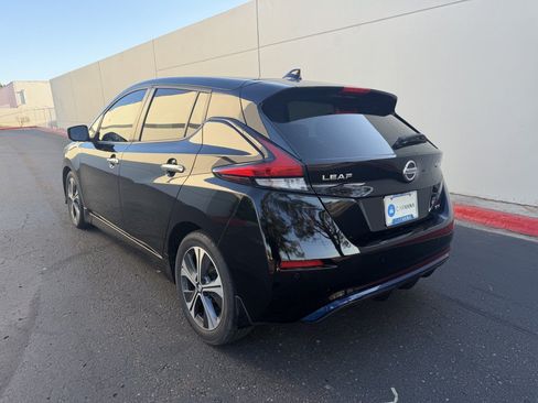 Used 2020 Nissan Leaf SV w/ SV Technology Package FWD image 4