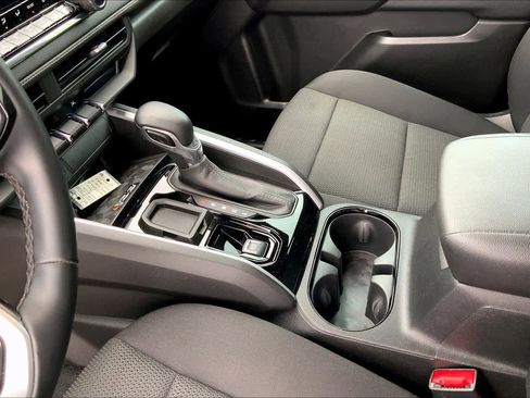 Used 2023 Chevrolet Colorado LT w/ LT Convenience Package II RWD image 16