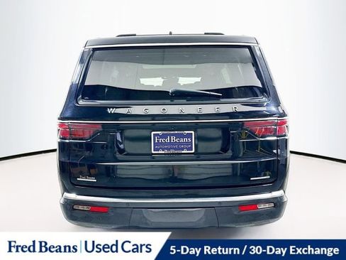 Used 2022 Jeep Wagoneer Series I w/ Premium Group I AWD/4WD image 9