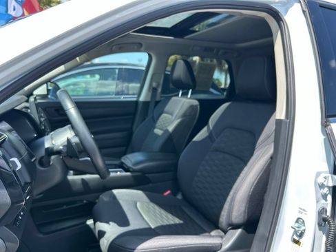 Certified 2025 Nissan Pathfinder SV w/ SV Premium Package FWD image 22