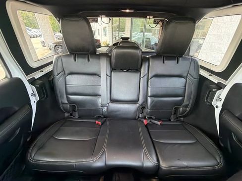 Used 2019 Jeep Wrangler Unlimited Sahara w/ Dual Top Group AWD/4WD image 17