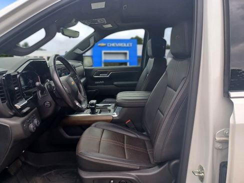 Used 2025 Chevrolet Silverado 1500 High Country AWD/4WD image 7