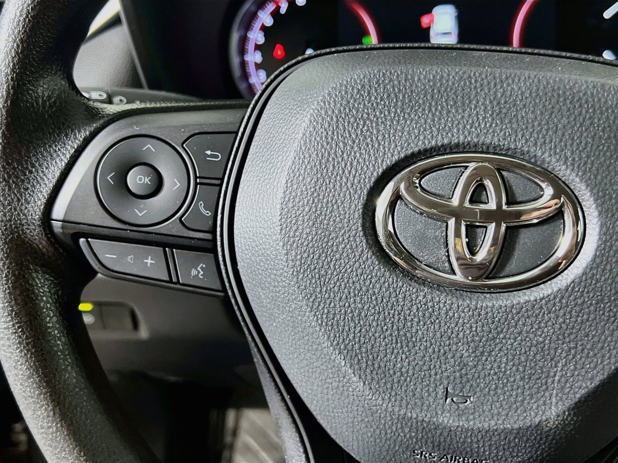 Used 2025 Toyota RAV4 XLE FWD image 19