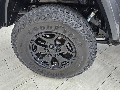 Used 2021 Jeep Gladiator Sport image 38