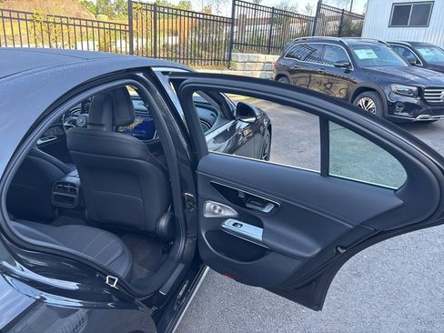 Used 2025 Mercedes-Benz E 350 4MATIC Sedan image 13