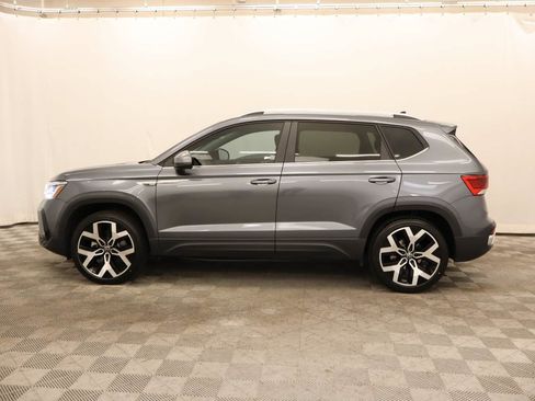 Used 2023 Volkswagen Taos SEL AWD/4WD image 2