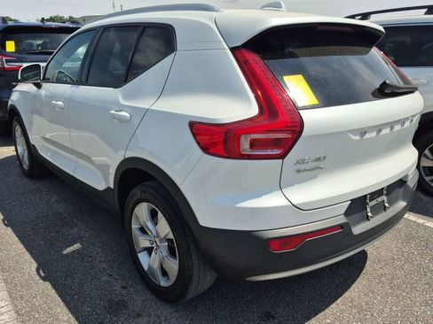 Used 2022 Volvo XC40 T5 Momentum AWD/4WD image 5
