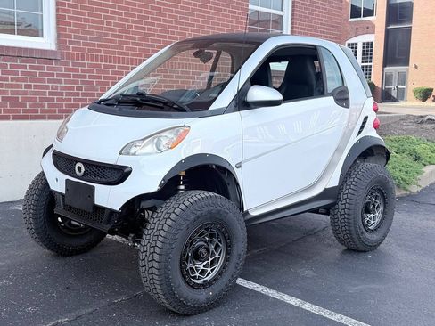 Used 2015 smart fortwo pure RWD image 2