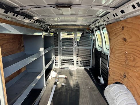 Used 2012 Chevrolet Express 3500 image 27