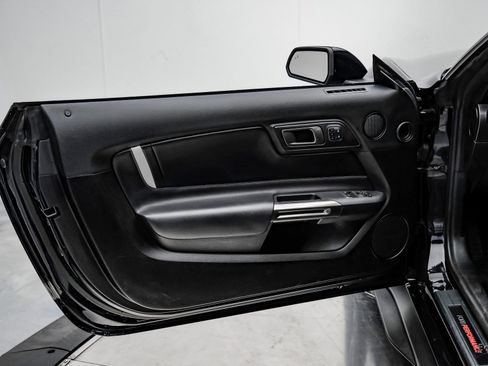 Used 2022 Ford Mustang Shelby GT500 w/ Technology Package image 74