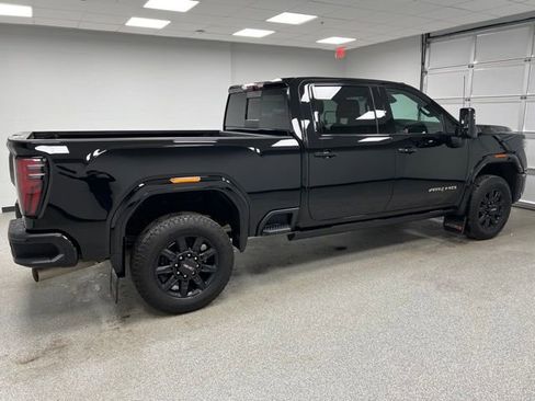 Used 2025 GMC Sierra 3500 AT4 w/ AT4 Premium Plus Package AWD/4WD image 11