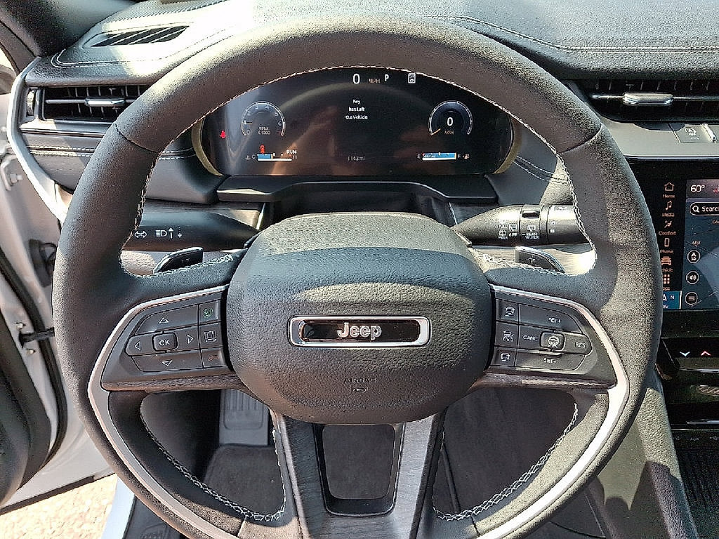 Used 2026 Jeep Grand Cherokee Altitude AWD/4WD image 20