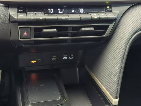 Used 2025 Toyota Camry SE image 8