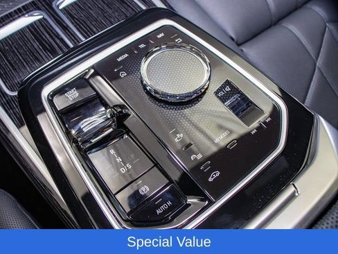 Used 2025 BMW 750e xDrive w/ Executive Package AWD/4WD image 20