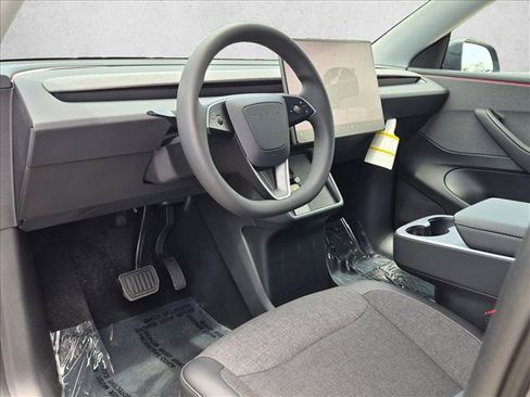 Used 2026 Tesla Model Y AWD image 11