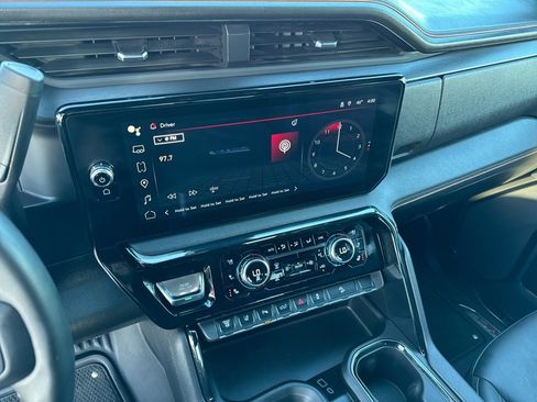 Used 2025 GMC Sierra 2500 AT4 image 11