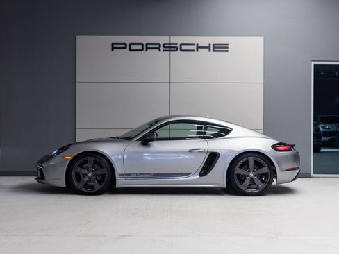Certified 2022 Porsche 718 Cayman RWD image 2