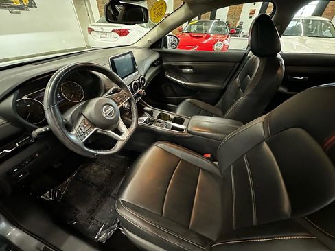 Used 2020 Nissan Sentra SR w/ Premium Package FWD image 10