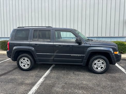 Used 2016 Jeep Patriot Sport w/ Power Value Group AWD/4WD image 3