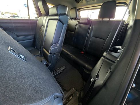 Used 2024 Toyota Highlander Limited AWD/4WD image 58