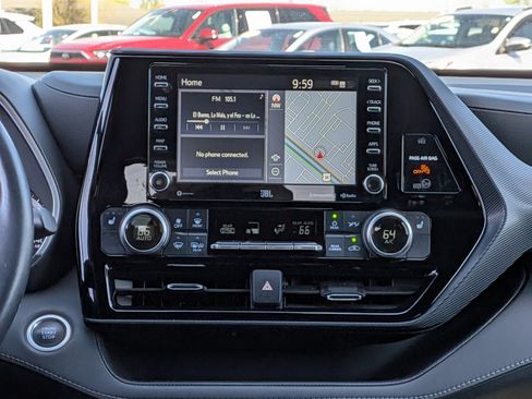 Used 2021 Toyota Highlander XSE AWD/4WD image 3