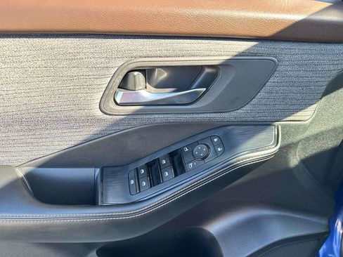 Used 2023 Nissan Rogue SV image 24