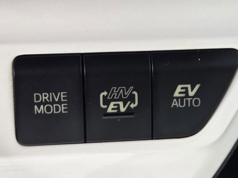 Used 2017 Toyota Prius Prime Advanced image 16