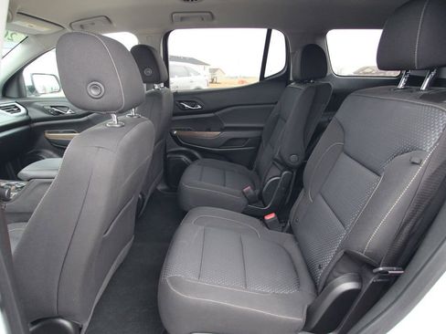 Used 2023 GMC Acadia SLE w/ Driver Convenience Package image 7